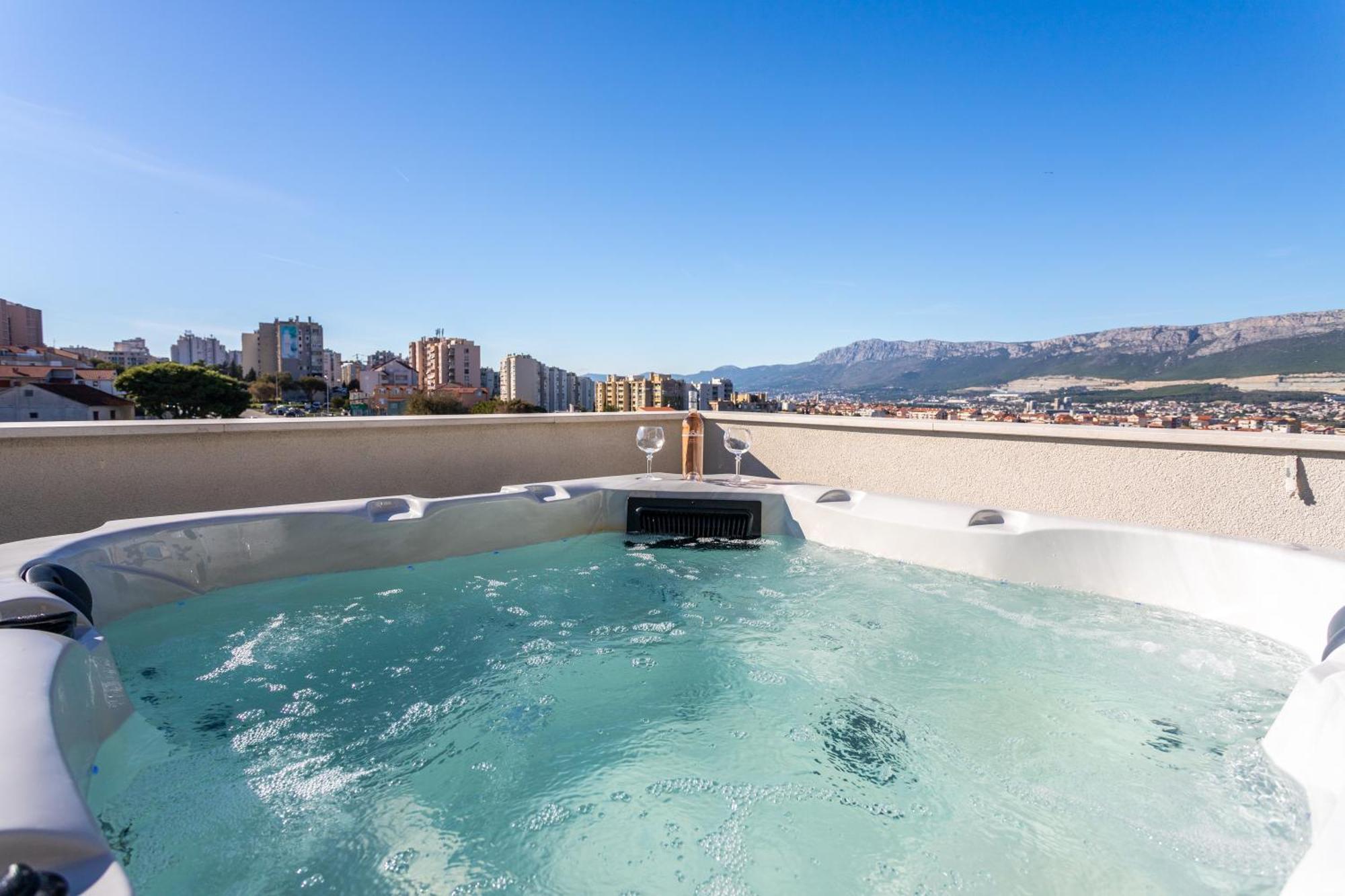 New Luxury 3-Bedroom Penthouse With Huge Terrace Split Zewnętrze zdjęcie