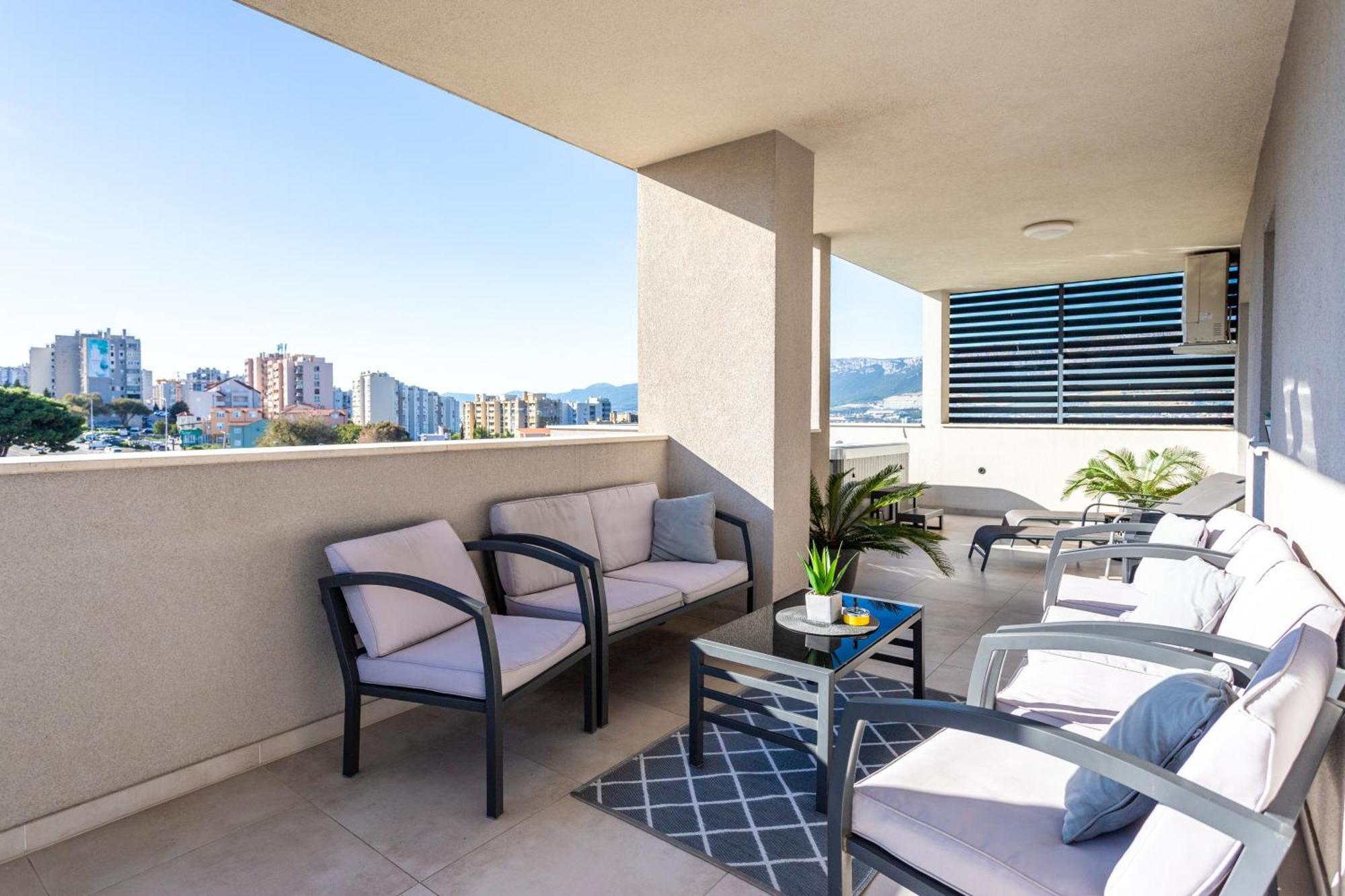 New Luxury 3-Bedroom Penthouse With Huge Terrace Split Zewnętrze zdjęcie