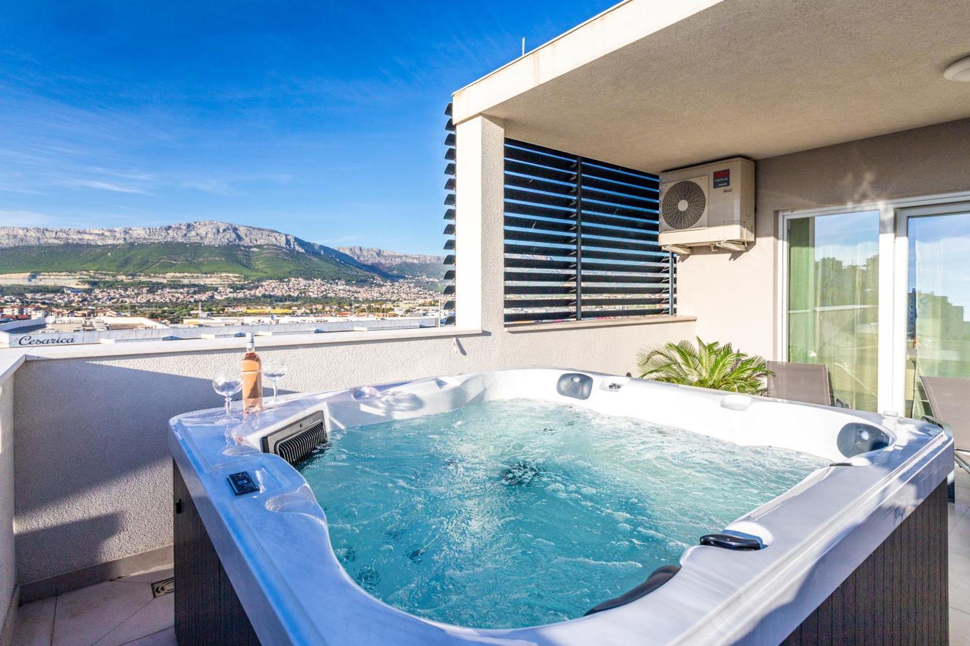 New Luxury 3-Bedroom Penthouse With Huge Terrace Split Zewnętrze zdjęcie
