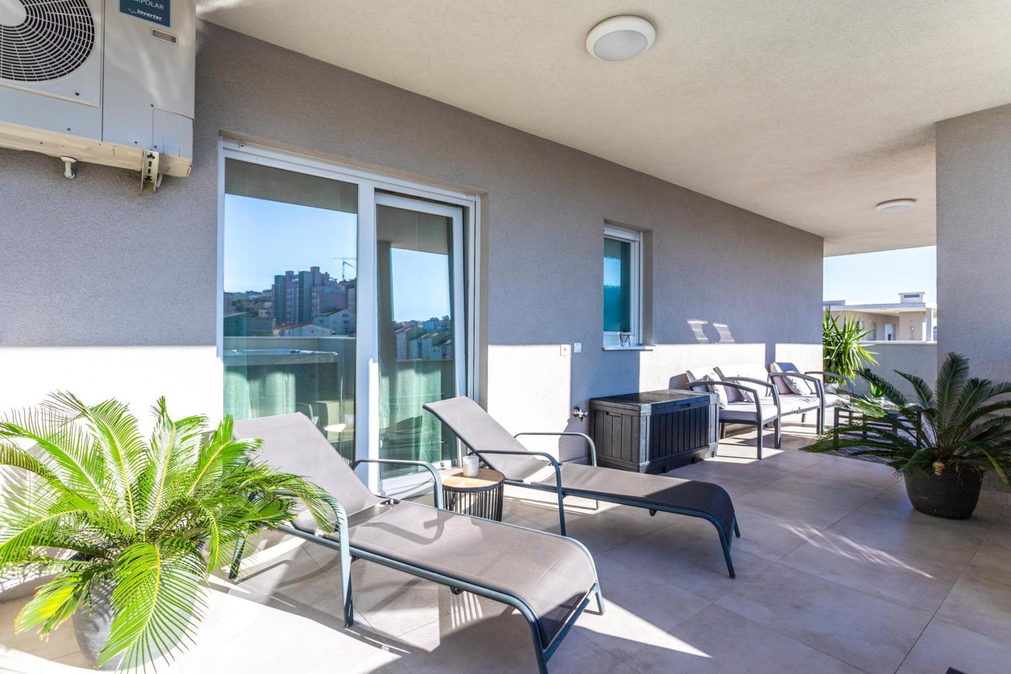 New Luxury 3-Bedroom Penthouse With Huge Terrace Split Zewnętrze zdjęcie