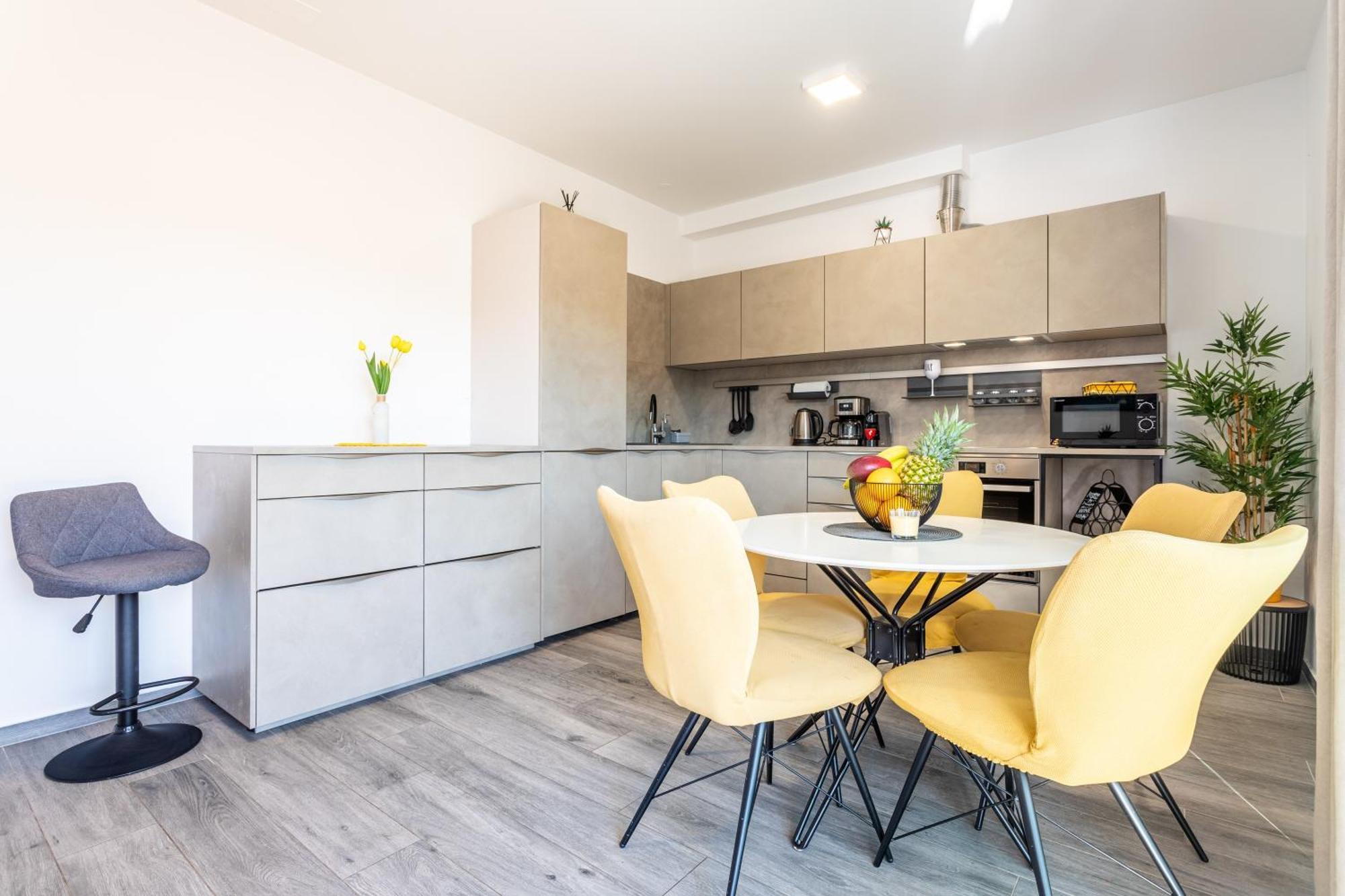 New Luxury 3-Bedroom Penthouse With Huge Terrace Split Zewnętrze zdjęcie